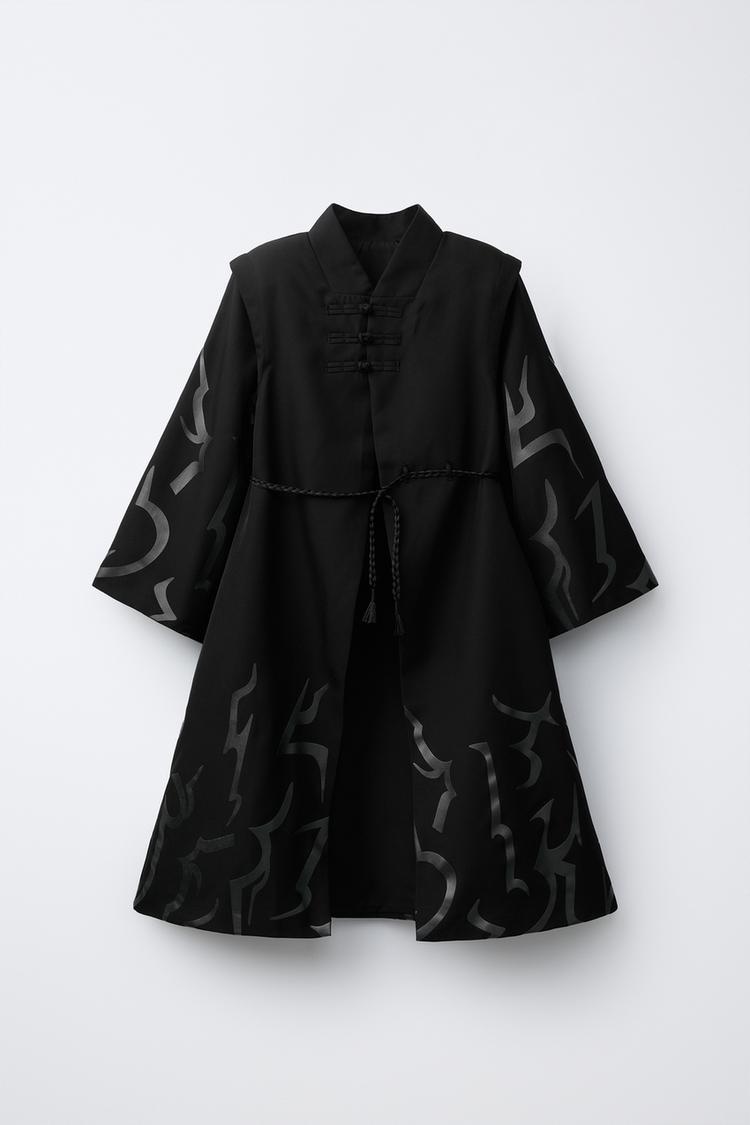 KPOP DEMON HUNTERS™ NETFLIX © COSTUME CAPE — Black