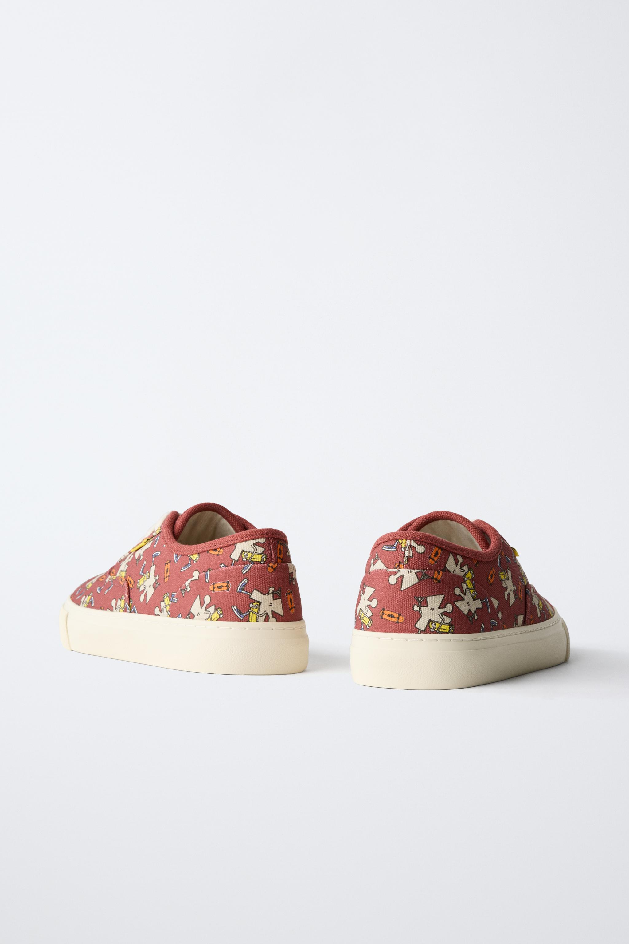 LACE-UP SNEAKERS