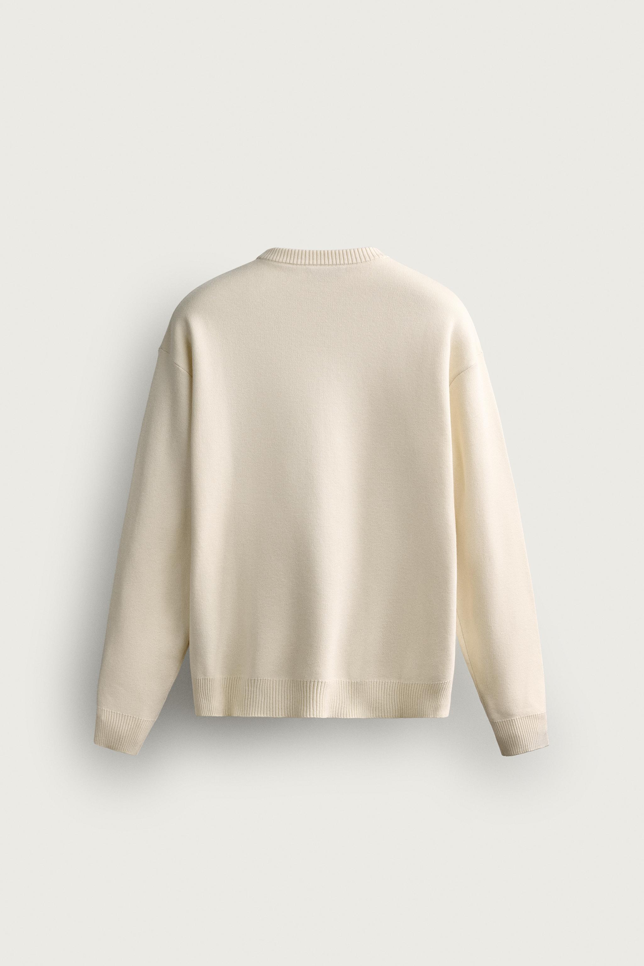 PULL DOUX À COUPE DÉCONTRACTÉE