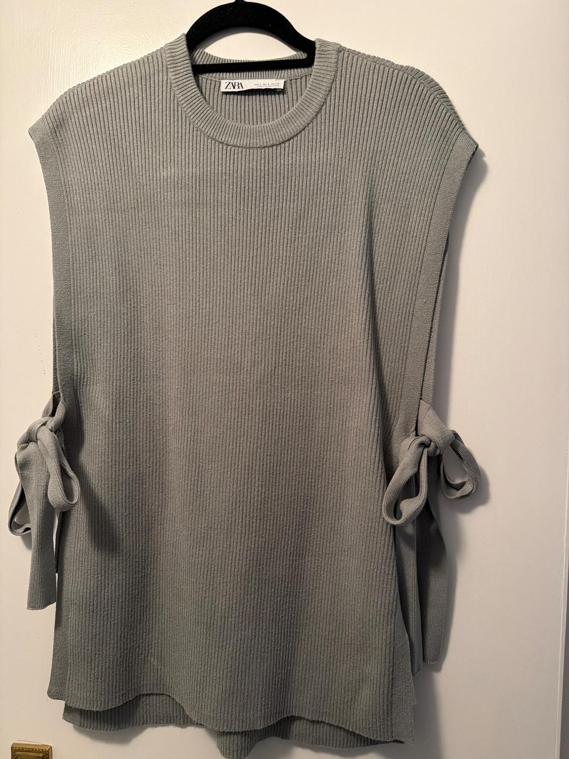 KNIT VEST WITH BOWS - Image 2