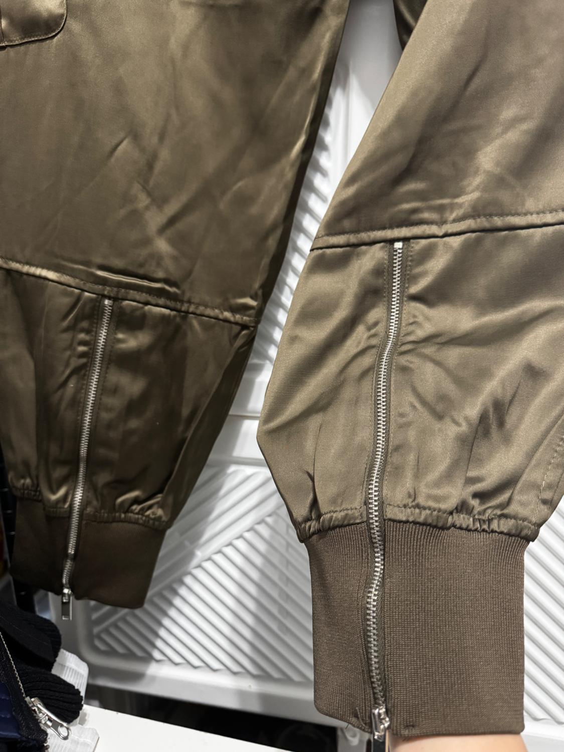 PANTALÓN JOGGER SATINADO - Image 4