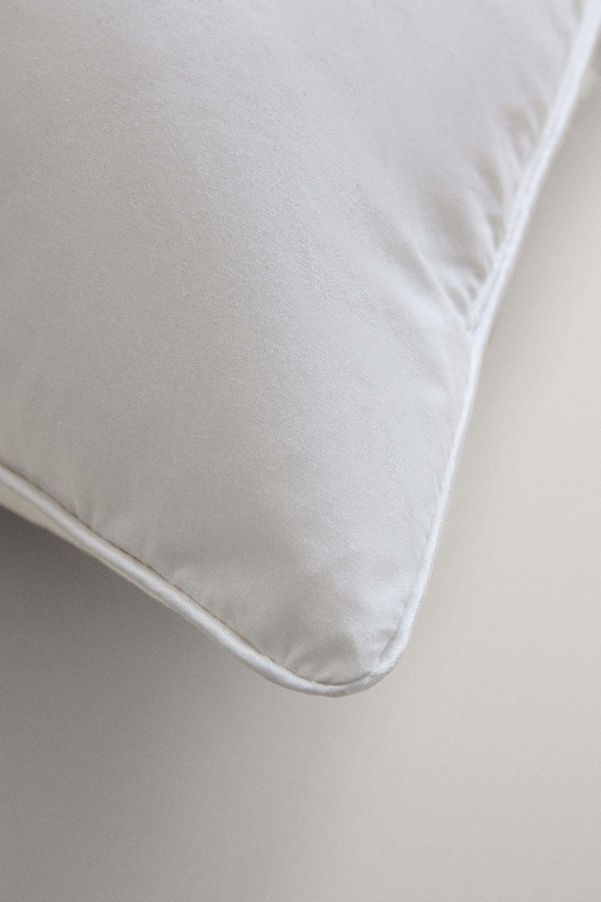 FEATHER PILLOW — White