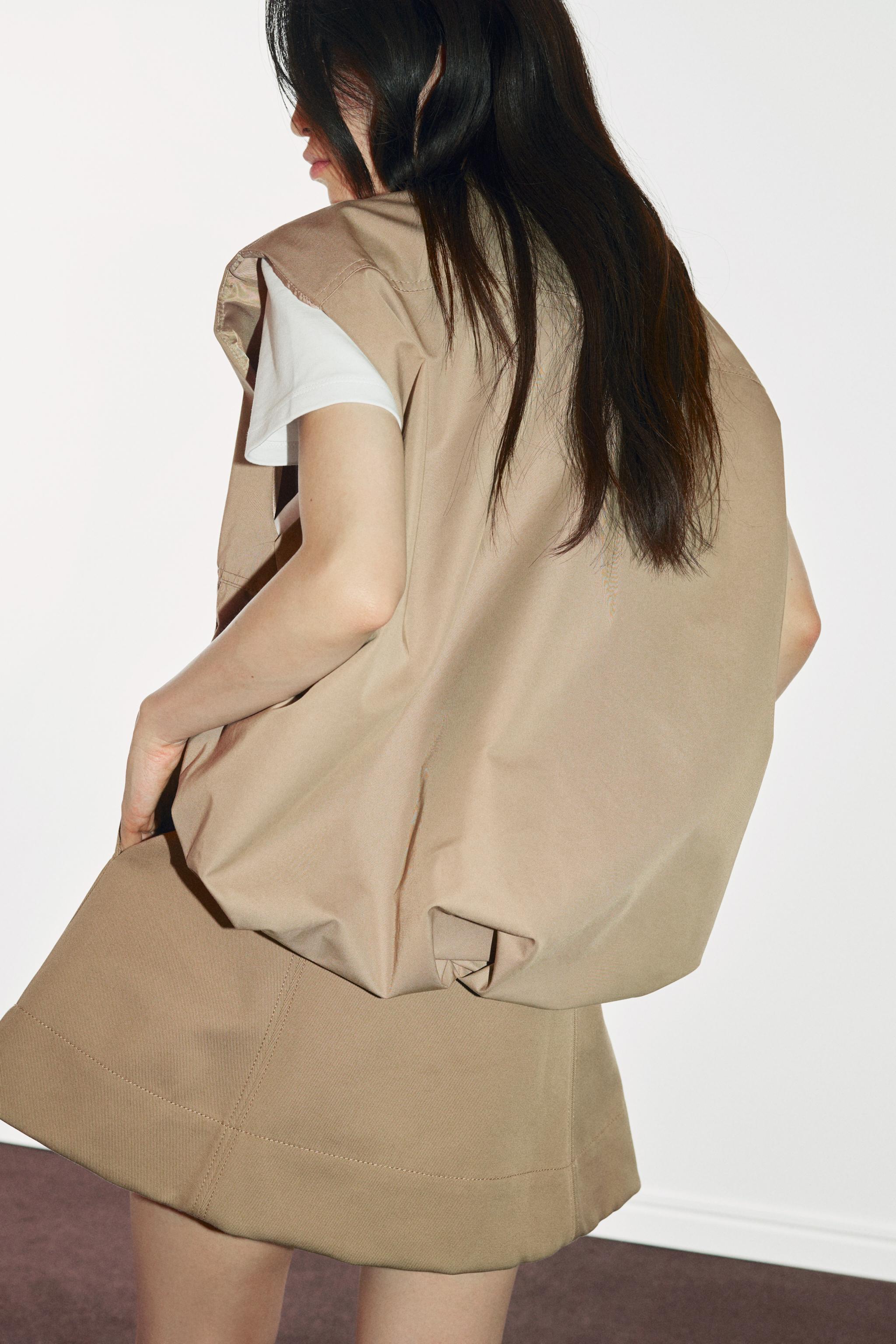 ZARA オーバーサイズベスト　バルーン　ベージュ　xs sサイズ ZARA オーバーサイズベスト バルーン ベージュ xs sサイズ ZARA