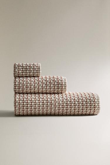 SERVIETTE DE BAIN COTON TEXTURÉE - Rose poudré de Zara