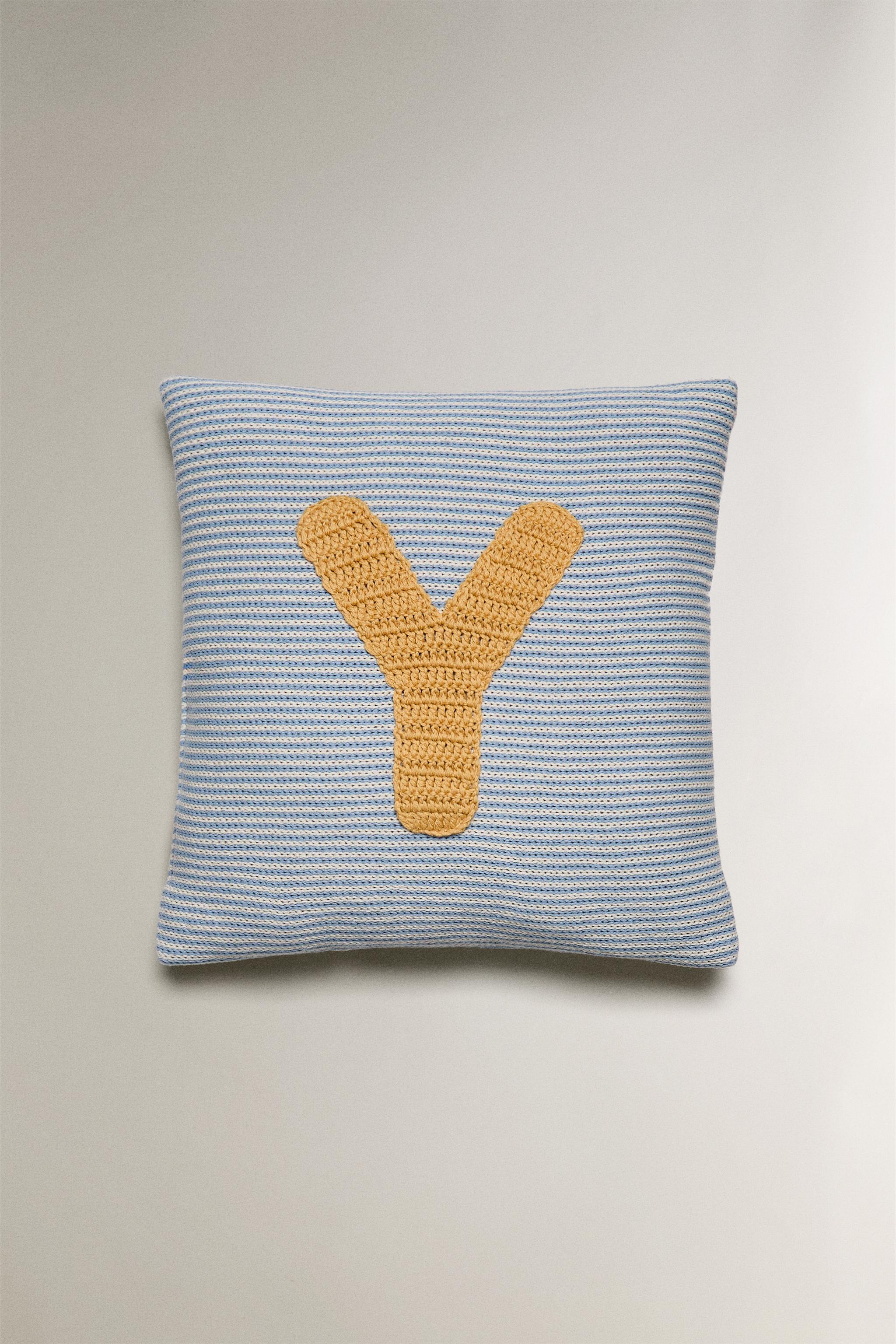 レター Y 刺繍 クッション - ライトブルー | ZARA Japan / 日本