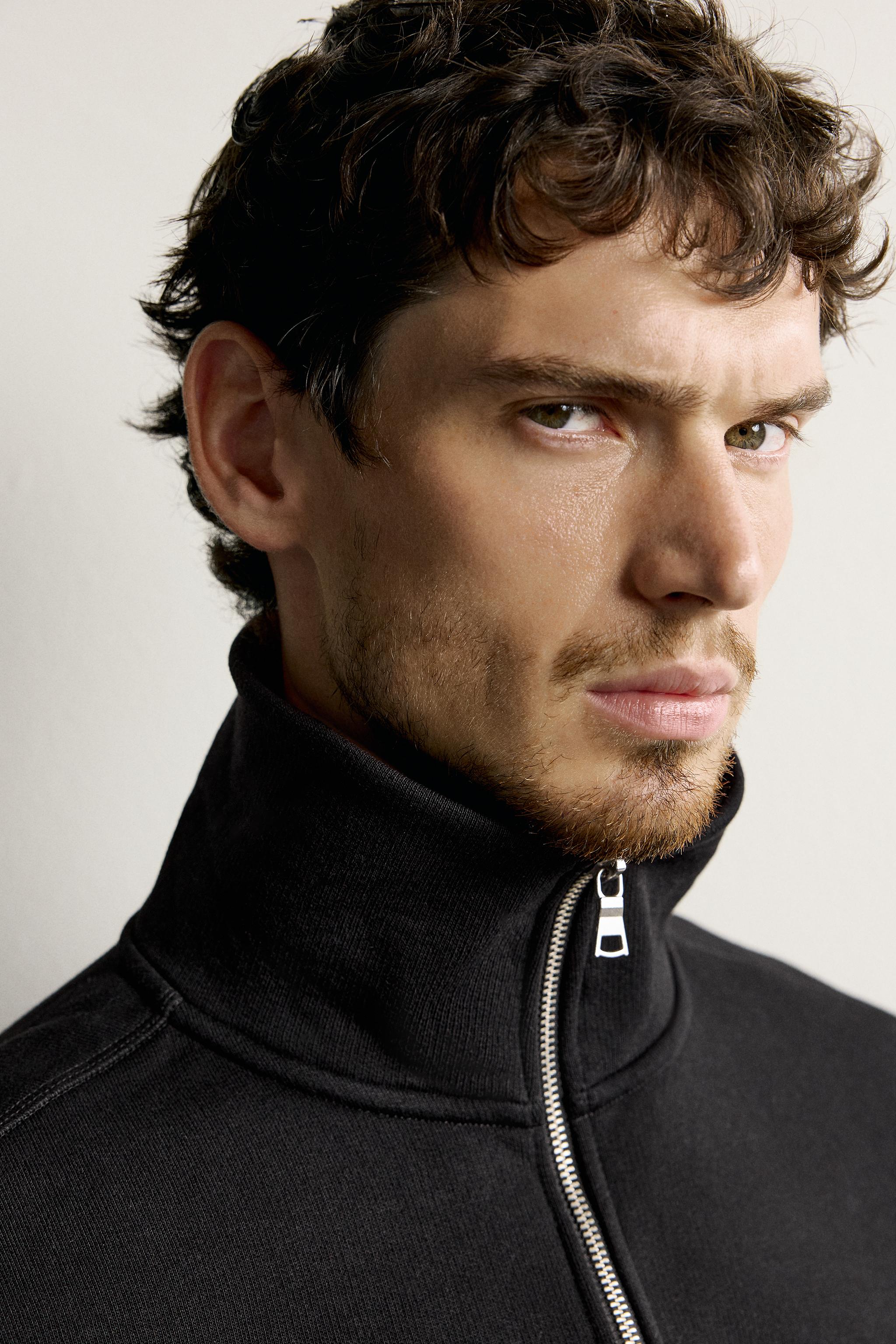 BASIC QUARTER-ZIP SWEATSHIRT