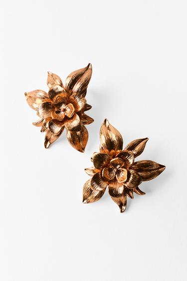 EMBOSSED FLOWER BUTTON EARRINGS - Golden by Zara