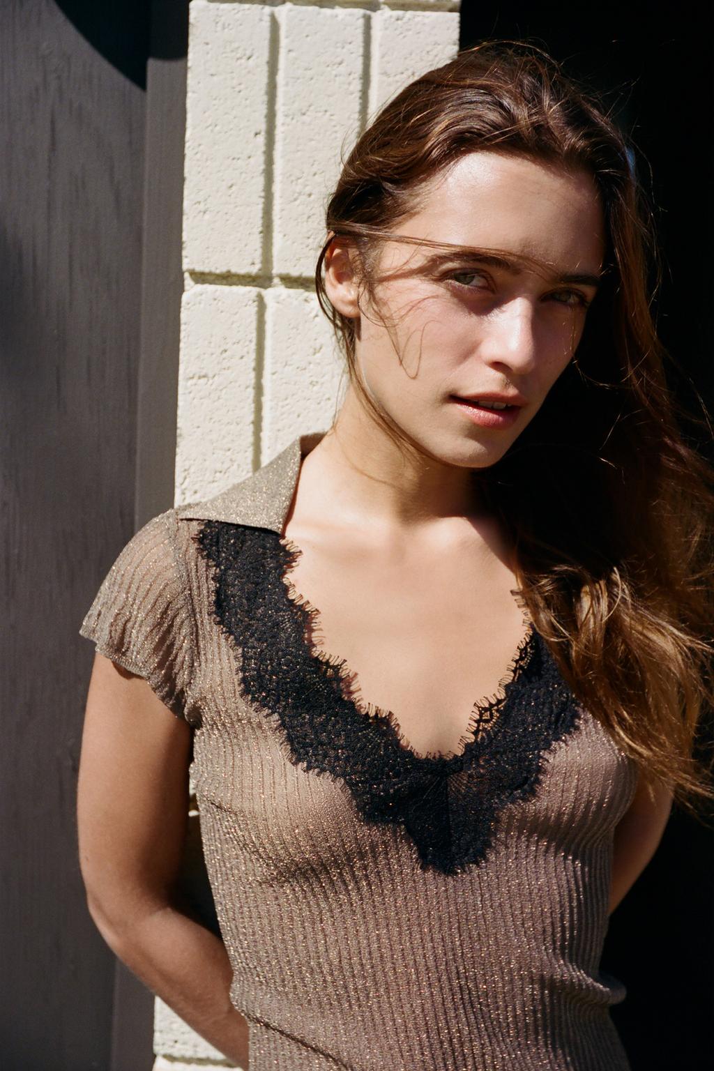 METALLIC THREAD KNIT TOP WITH LACE