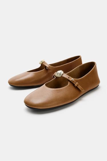 BALLERINES EN CUIR AVEC DÉCOR MÉTALLIQUE - Marron de Zara - Image 2