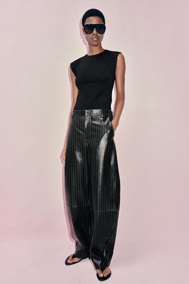 CAMISETA CON ALGODÓN - Negro de Zara