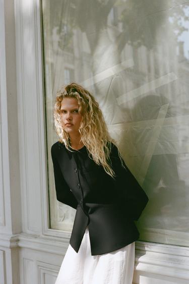 VESTE TAILLÉE AVEC ÉPAULETTES - Noir de Zara
