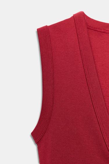 T-SHIRT EN COTON COL EN V - Rouge de Zara - Image 4