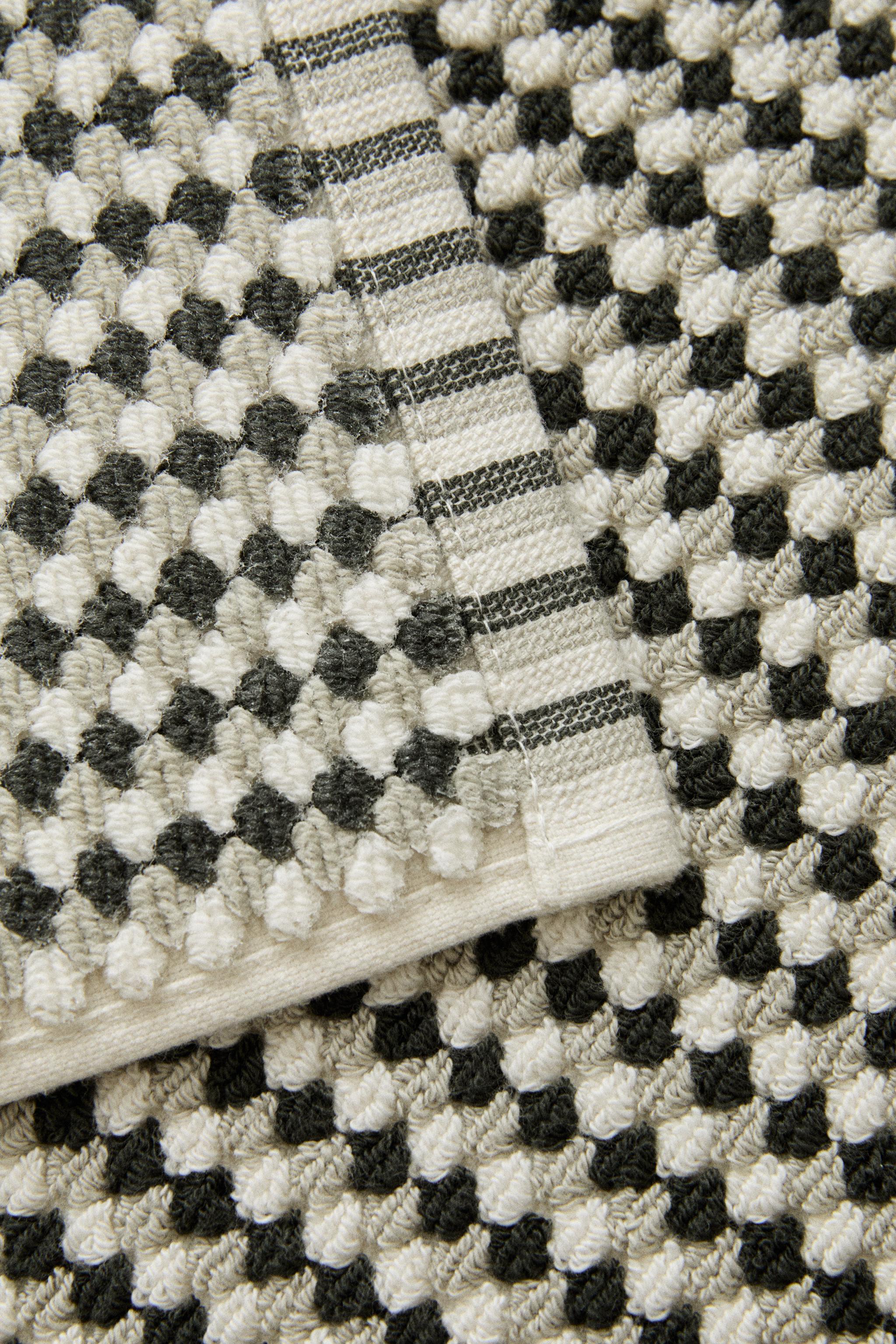 TEXTURED COTTON BATH MAT