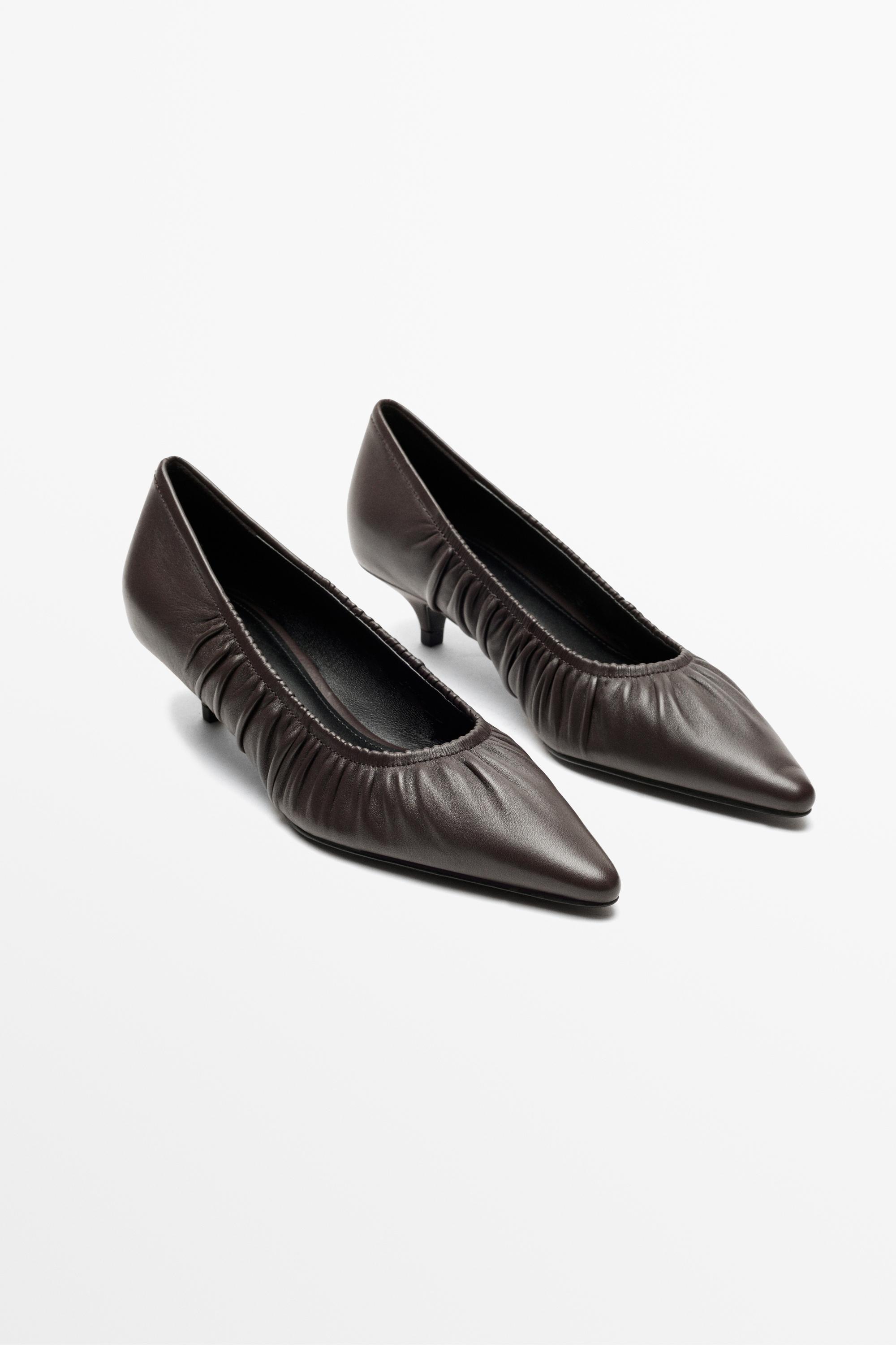 Gathered leather heel shoe