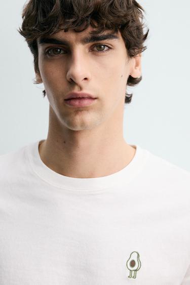 CAMISETA BORDADO AGUACATE - Beige claro de Zara