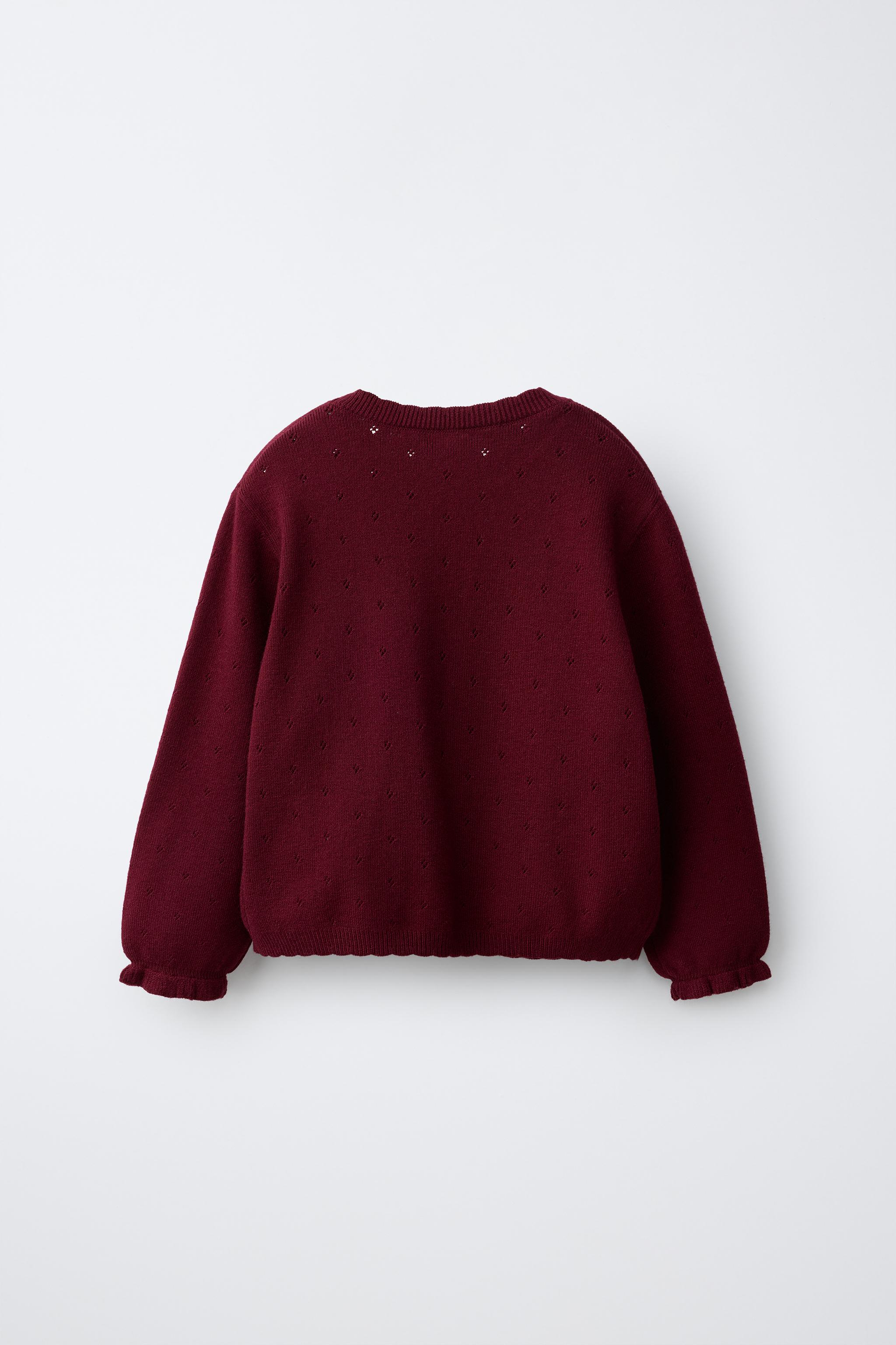 PULL EN MAILLE AVEC BRODERIES