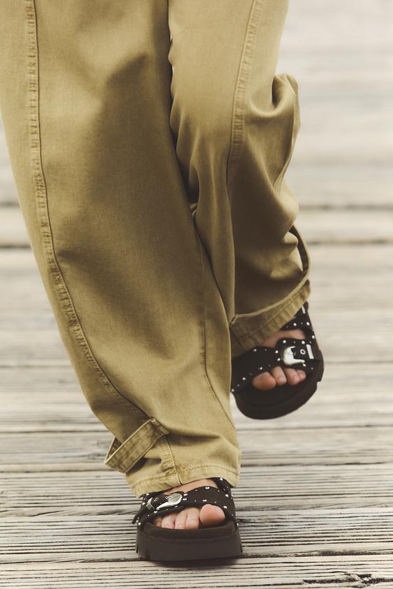 loewe サンダル スタッズ フラット レザー（ラボ キゴシ ワークス  