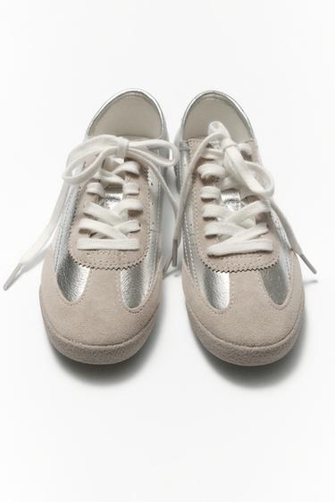 ZAPATILLA DEPORTIVA METALIZADA - Plata de Zara