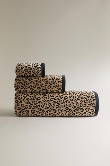 Zara PEŠKIR ZA KUPANJE OD PLIŠA SA ANIMAL PRINTOM – Leopard – Slika 0