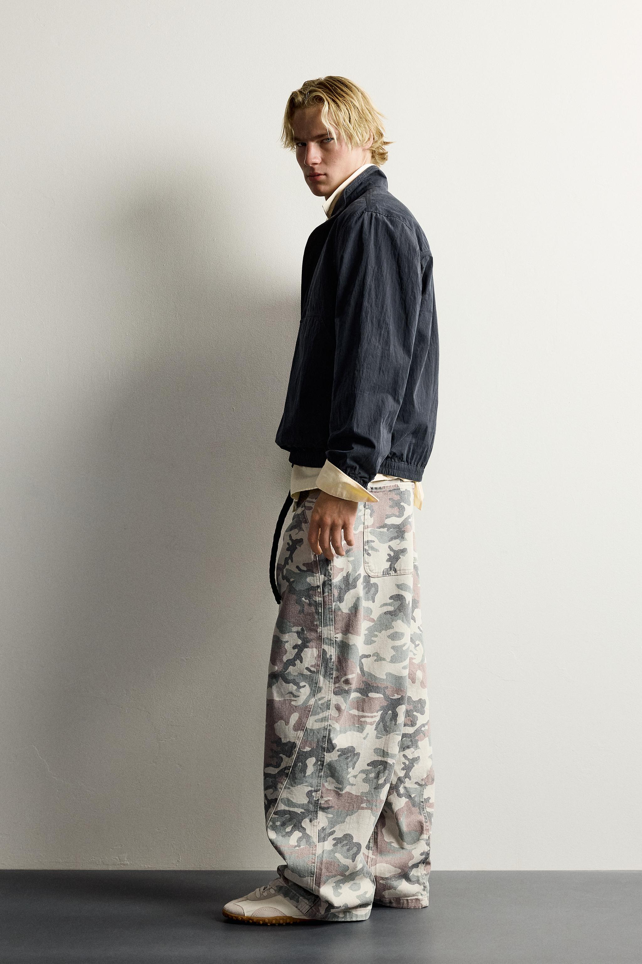 PANTALON BARREL FIT IMPRIMÉ ABSTRAIT