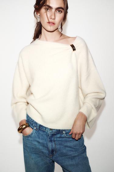 KNIT JUMPER WITH BROOCH - Ecru by Zara