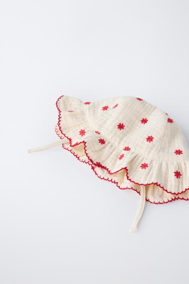BONNET TEXTURÉ FLEURS BRODÉES - Écru / Rouge de Zara - Image 2