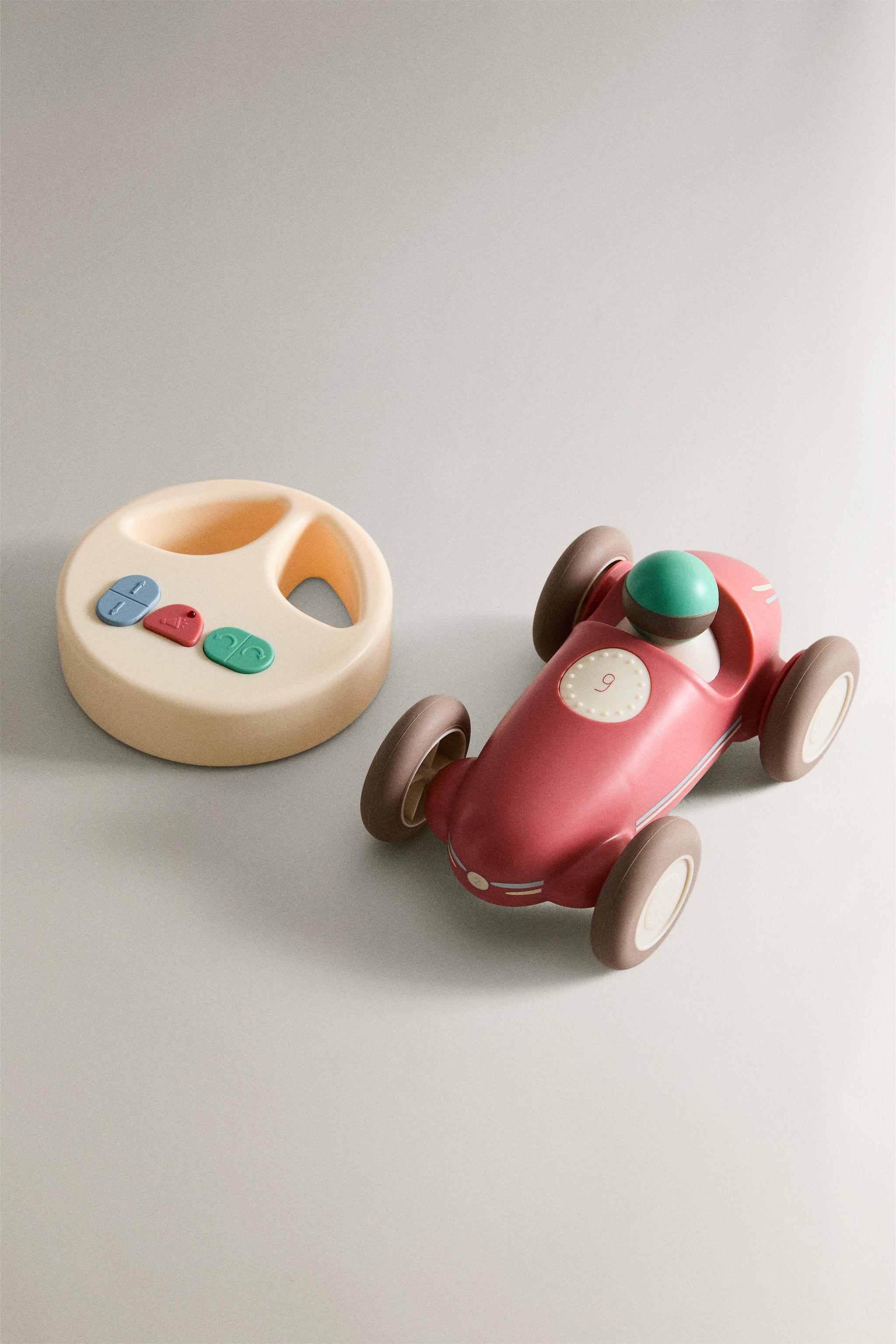 KIDS’ REMOTE CONTROL CAR TOY — Red