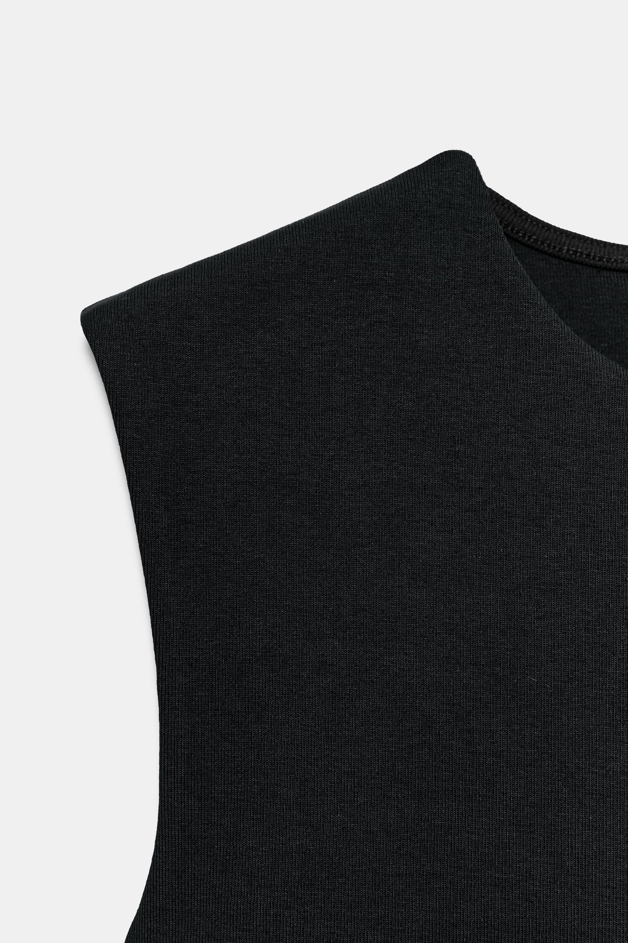 SLEEVELESS T-SHIRT