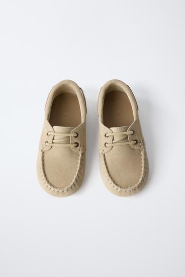 CHAUSSURES BATEAU EN CUIR - Marron sable de Zara - Image 4