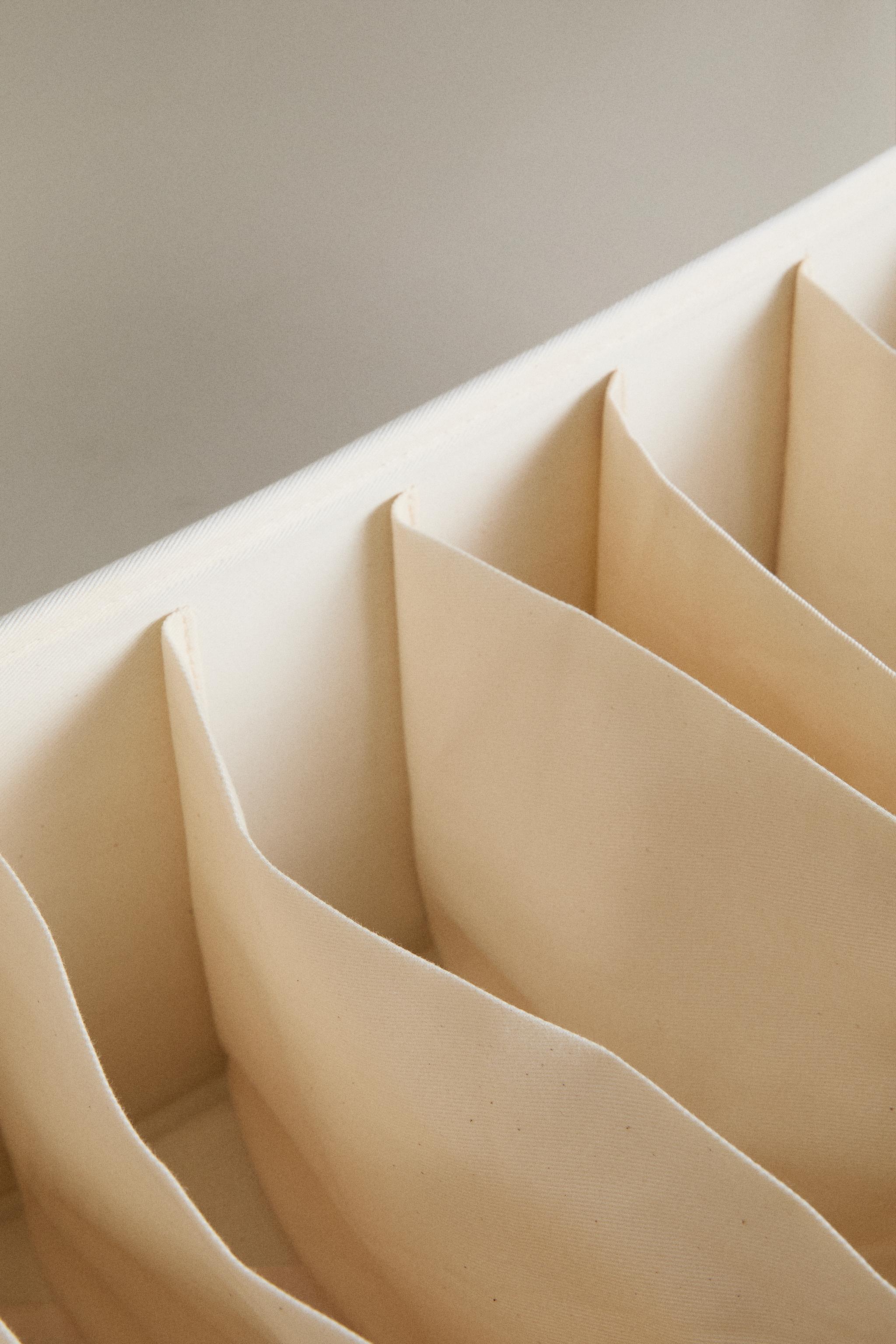 TEXTILE T-SHIRT ORGANIZER