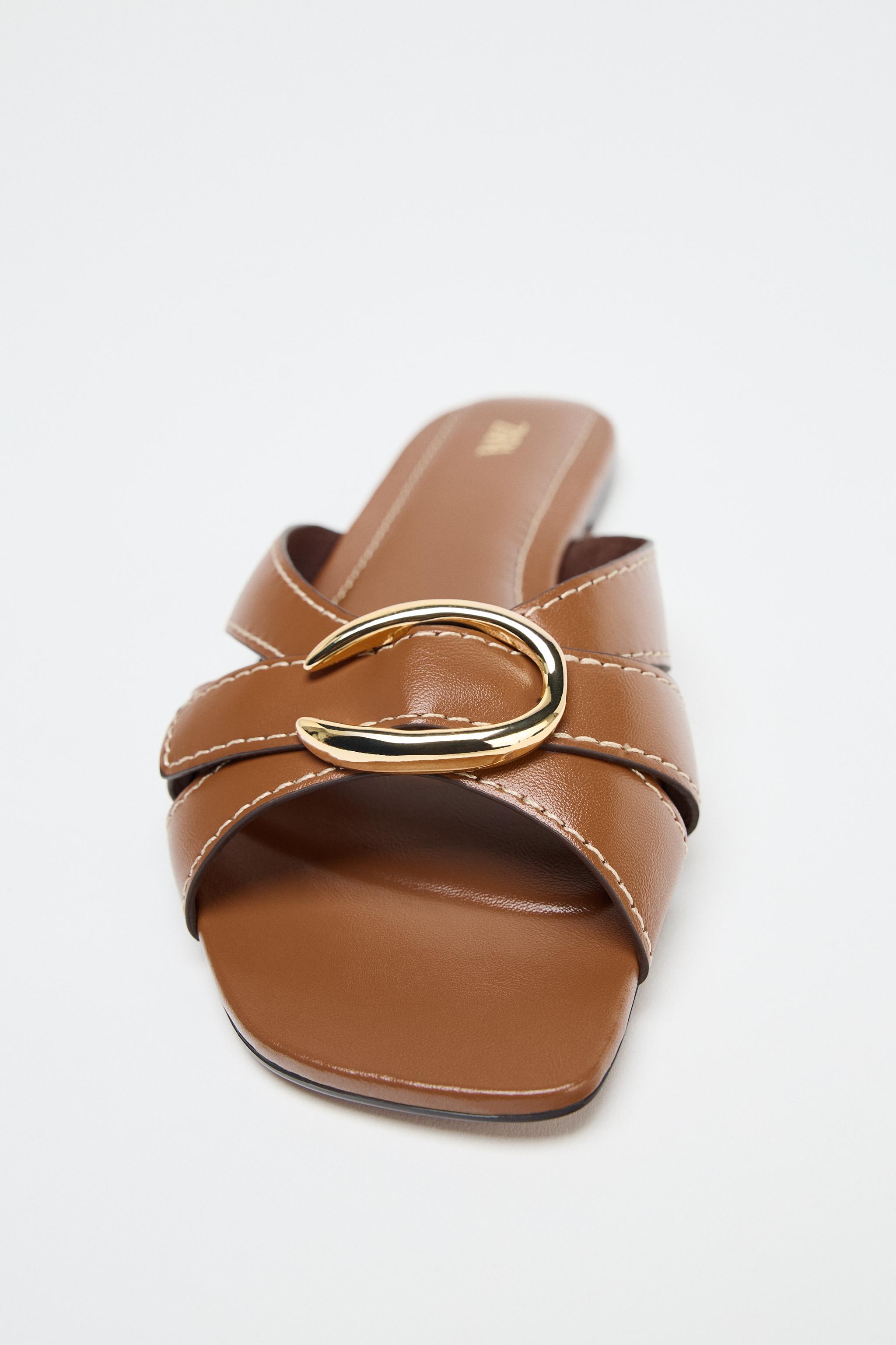 CROSSED SANDALS WITH METALLIC DETAIL