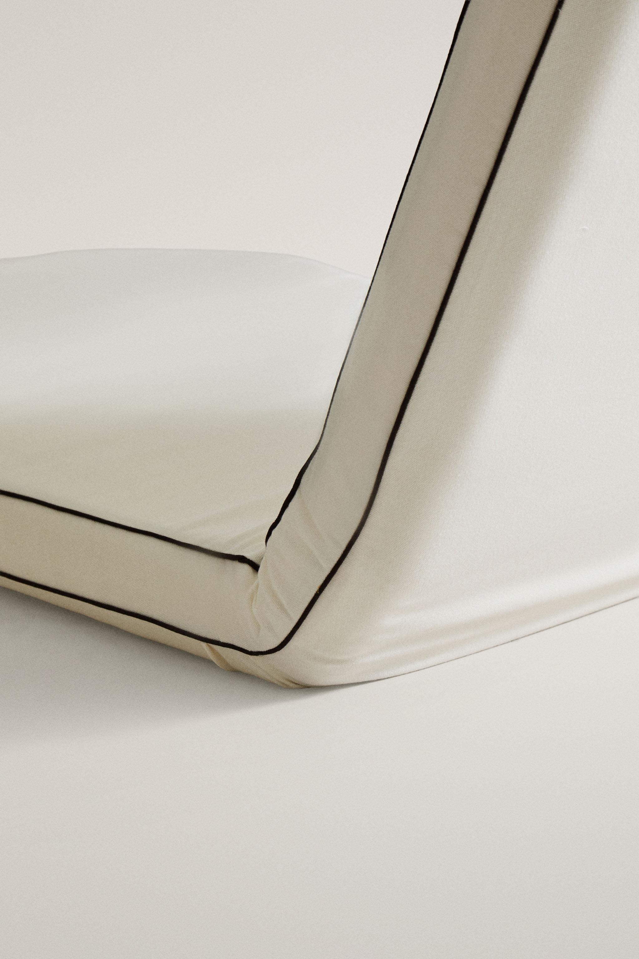 RECLINING OUTDOOR FLOOR LOUNGER