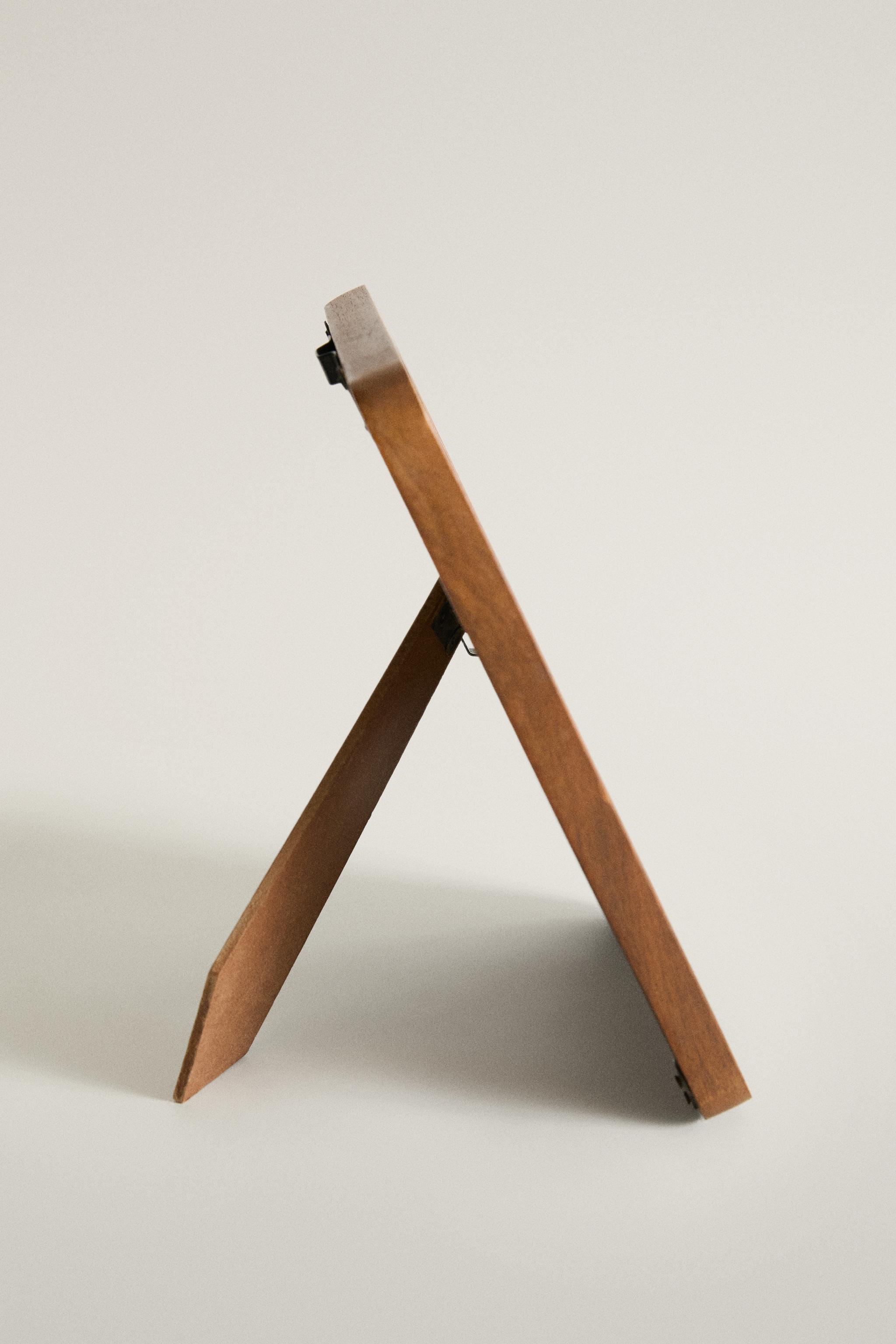 WOODEN PICTURE FRAME