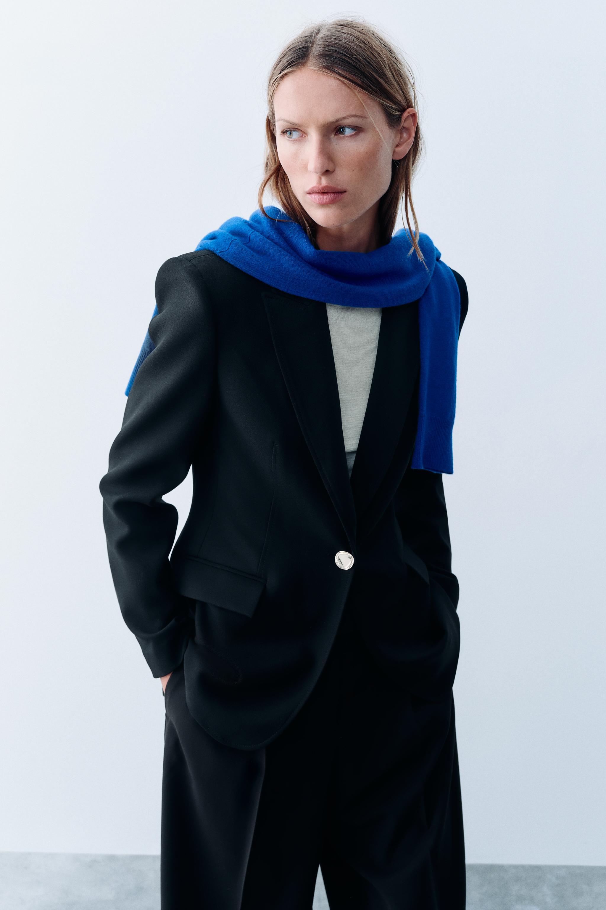 FITTED SHOULDER-PAD BLAZER