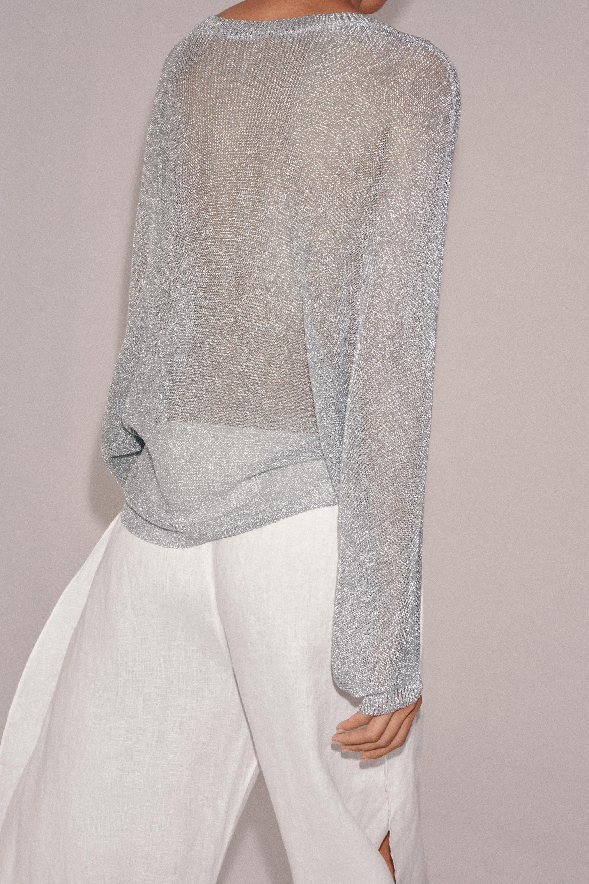 PULL EN MAILLE AVEC FIL MÉTALLISÉ