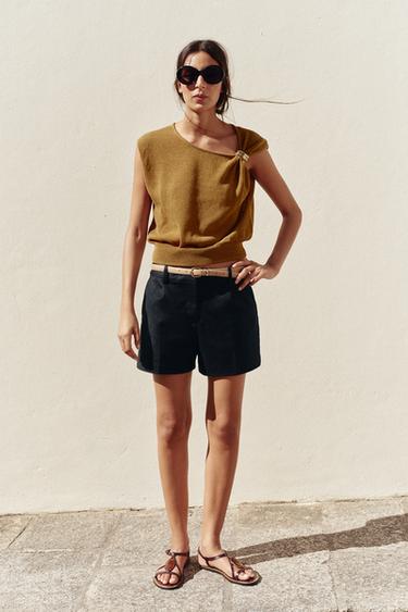 SHORT À PINCES ET CEINTURE - Noir de Zara