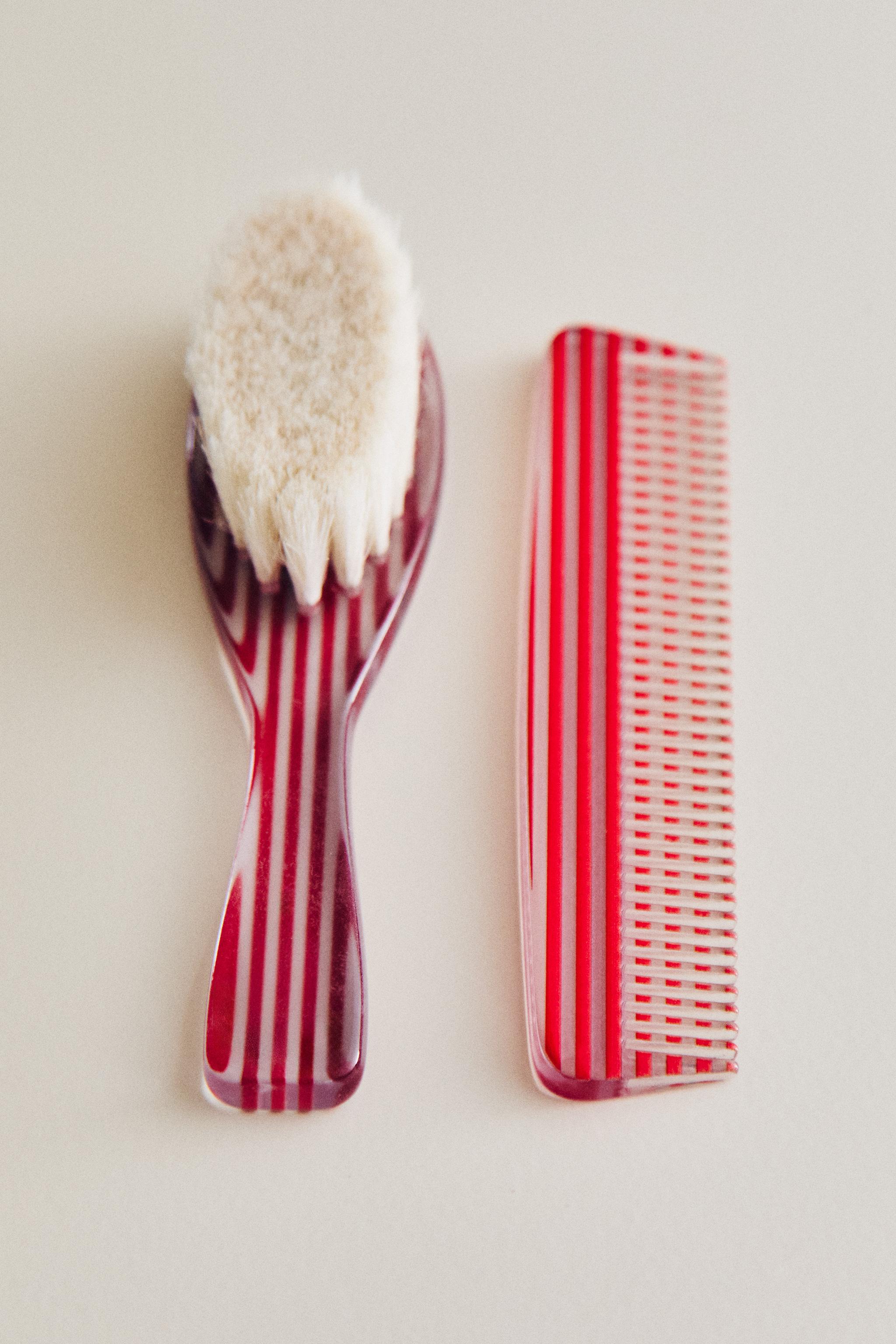 BABY STRIPED BRUSH AND COMB SET