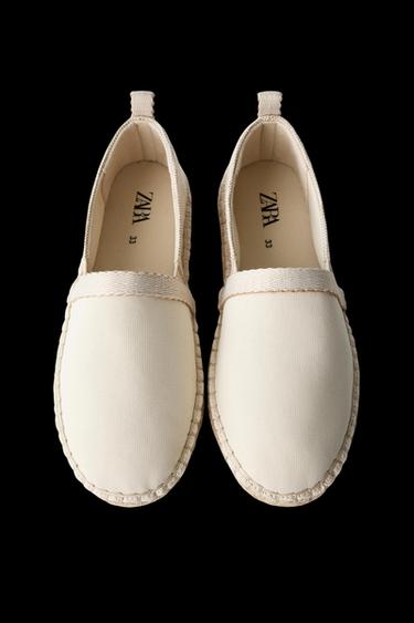 GEWEBSCHUH IN JUTEOPTIK - Gebrochenes Weiß von Zara