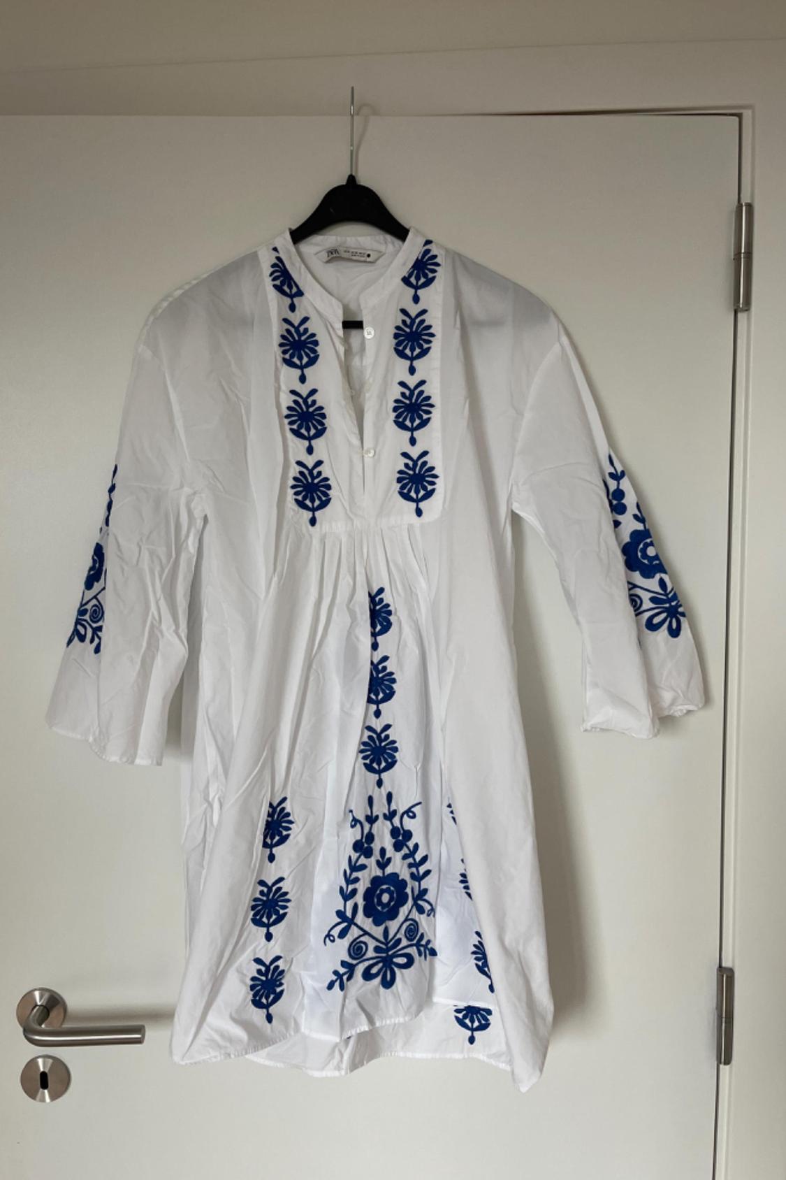 EMBROIDERED FLOWERS DRESS