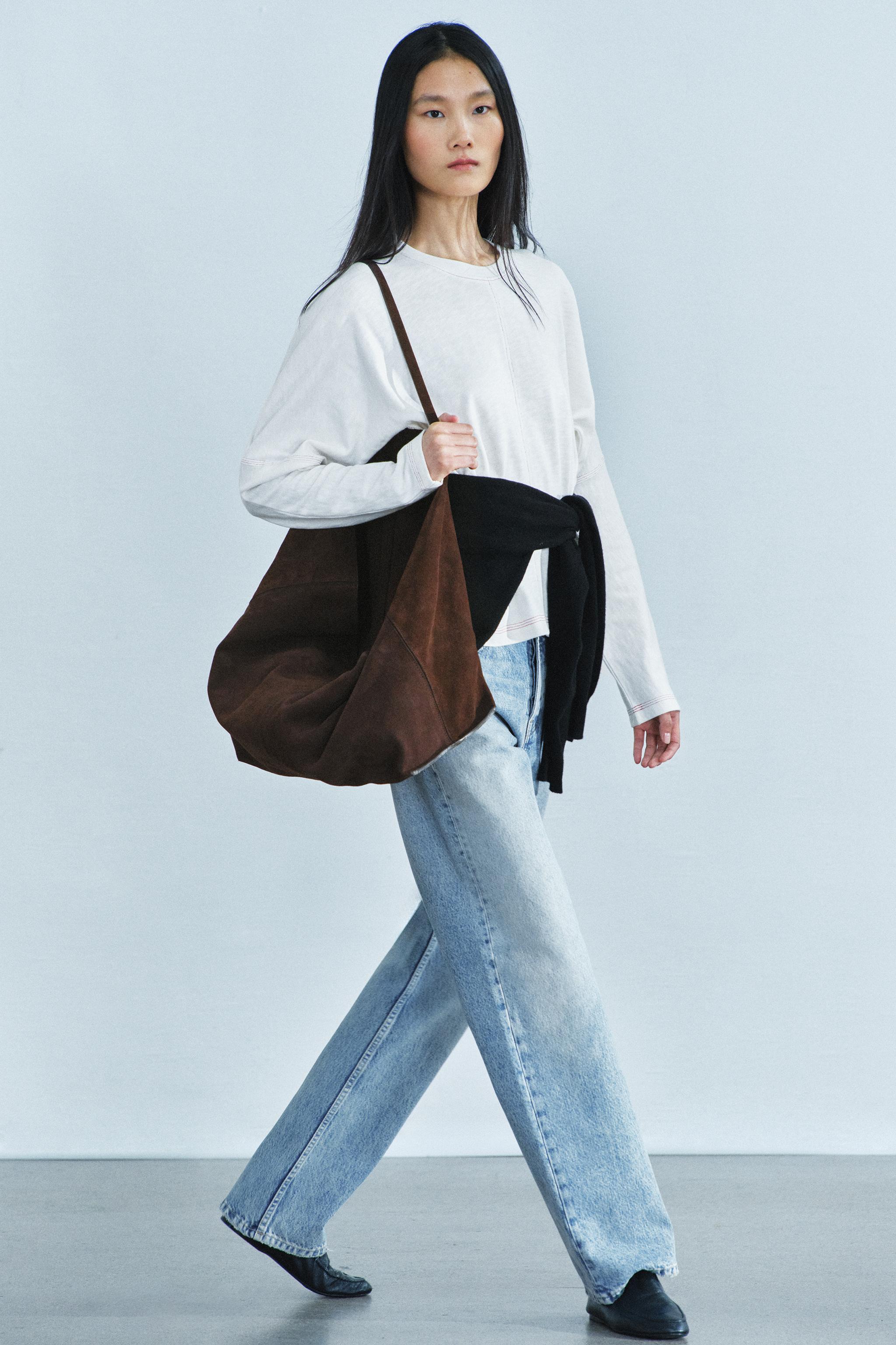 CONTRAST-STITCH T-SHIRT