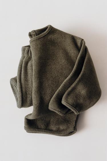 تيشرت SOFT TOUCH - كاكي الخاص بـ Zara