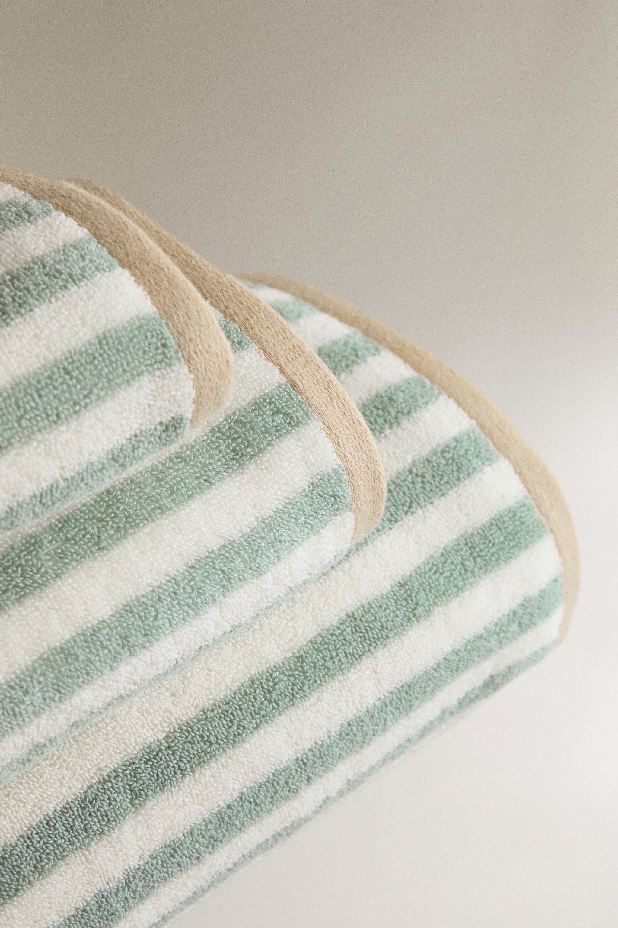REVERSIBLE STRIPED BATH TOWEL — Sea green (alternate view)