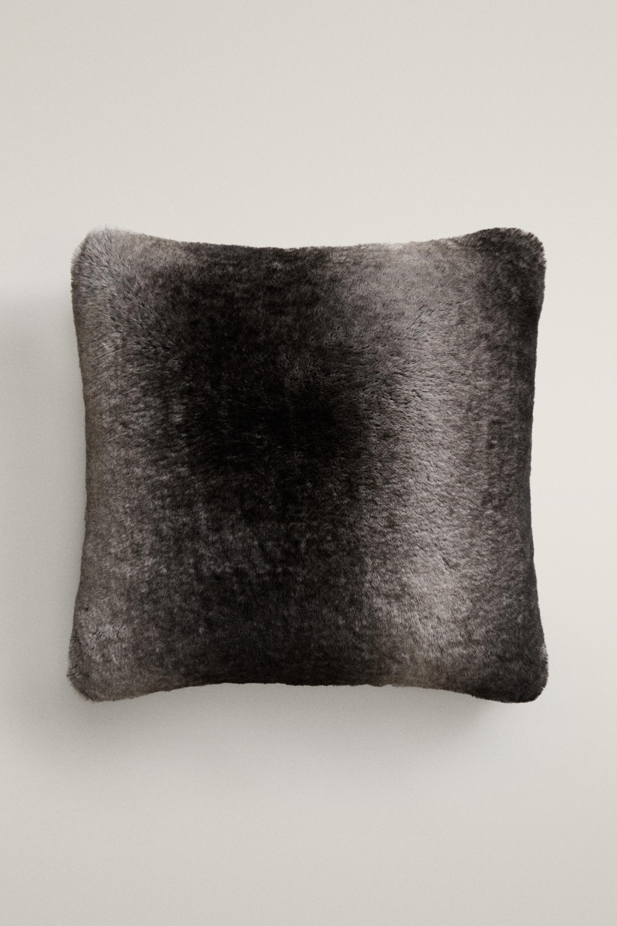 OMBRÉ FUR CUSHION COVER