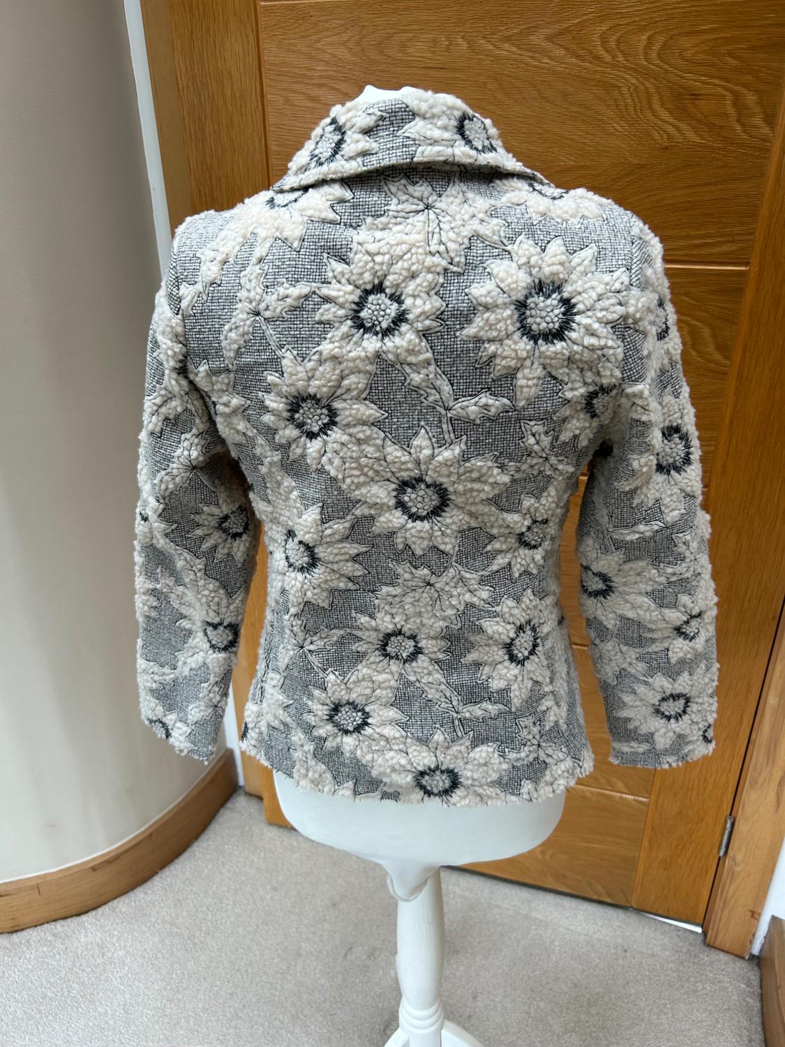 BRAND NEW EMBOSSED FLORAL JACKET/BLAZER - Image 3