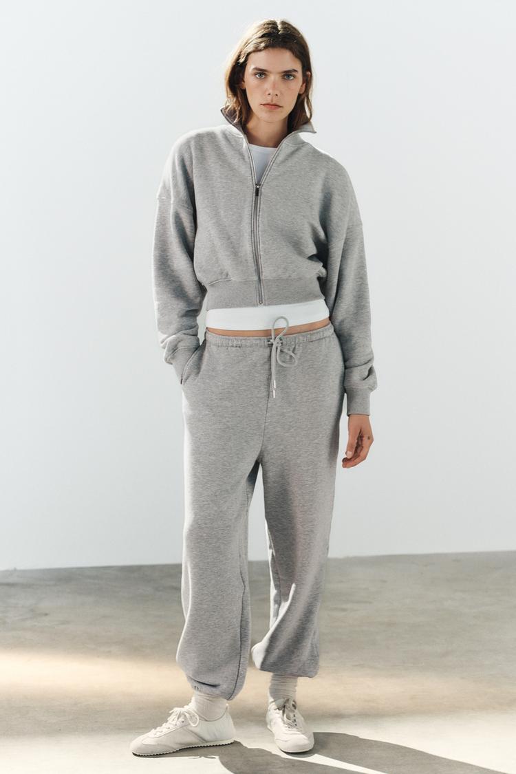 ZIP-UP SWEATSHIRT