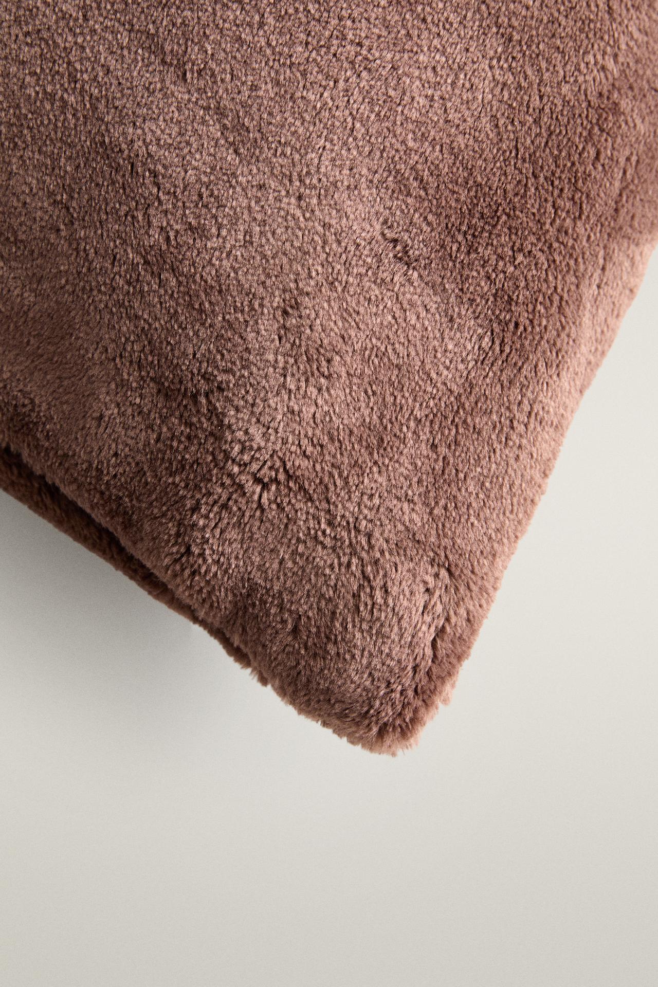 PLAIN FAUX FUR THROW PILLOW COVER — Dark pink