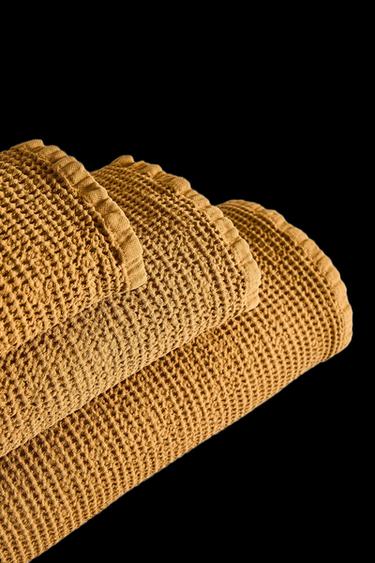 MINI WAFFLE-TEXTURE BATH TOWEL - Curry by Zara