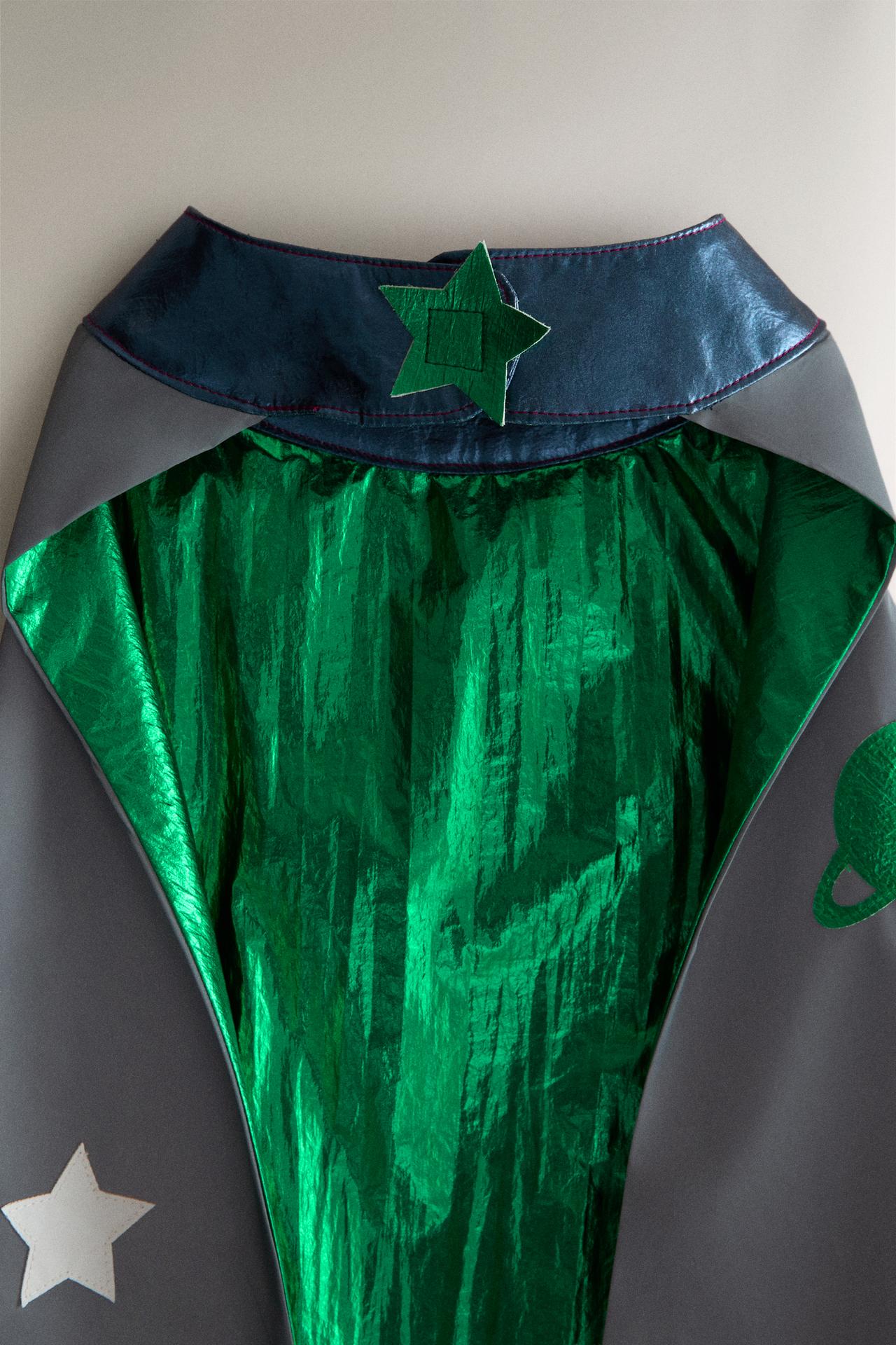 KIDS’ REFLECTIVE SPACE CAPE COSTUME — Multicolored