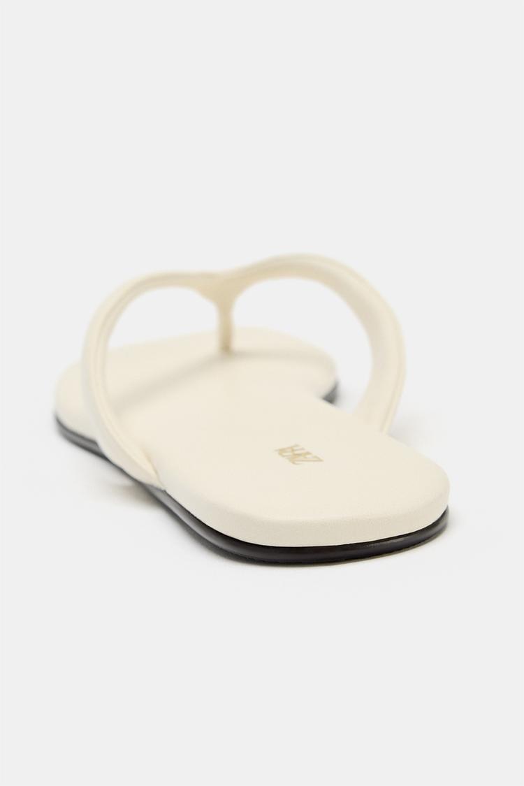 Sandalias planas con dedera 5