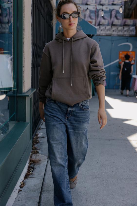 BASIC HOODIE SWEATSHIRT